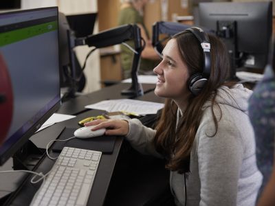 Short Courses - Summer Schools 2023 - Advanced Aural Skills - Participant at Computer (Paul Cochrane)